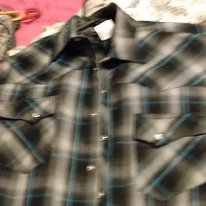 Long sleeve shirt pearl snap